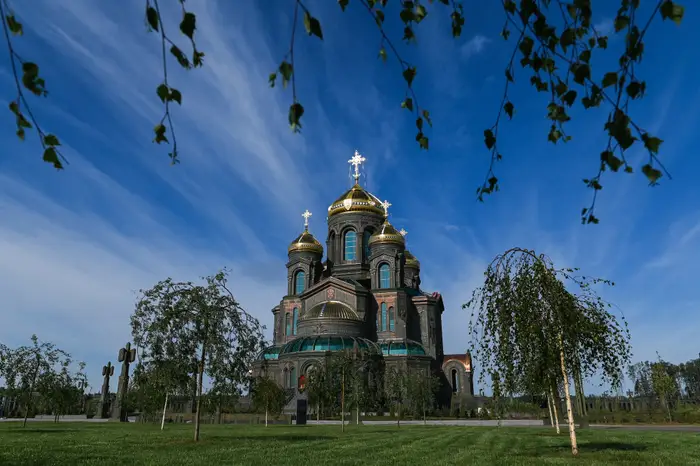 Файл:Руснява-церква-з-переплавлених-танків-гітлерівців.webp