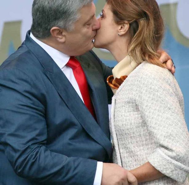 Файл:Порошенко поцілунок.jpg