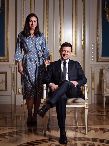 Файл:Coolboy-and-cringewoman.jpg