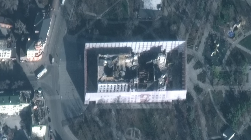 Файл:Mariupol-theatre-reconstruction-fake.png