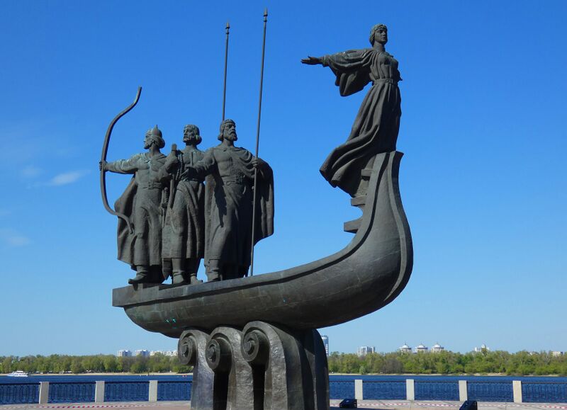 Файл:Монумент засновникам Києва.jpg