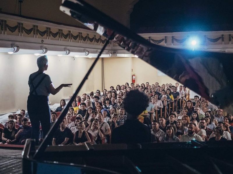 Файл:Wild Theater in Lviv.jpg